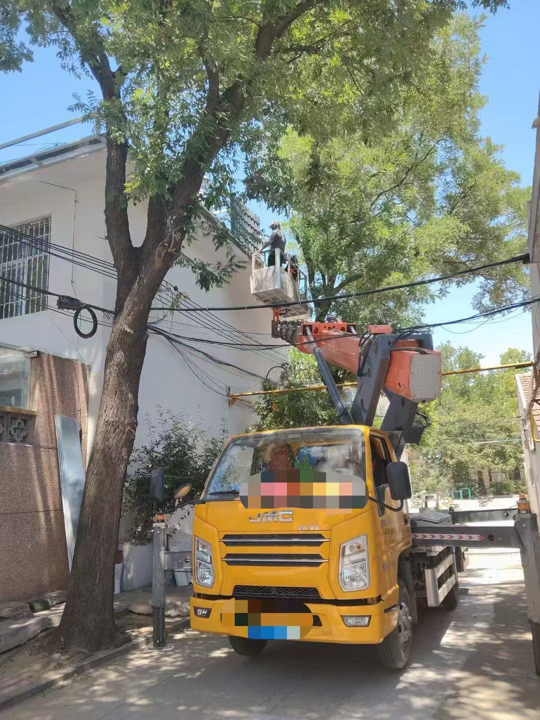 桂平市高空作业车能吊装重物吗？最大承载多少公斤？