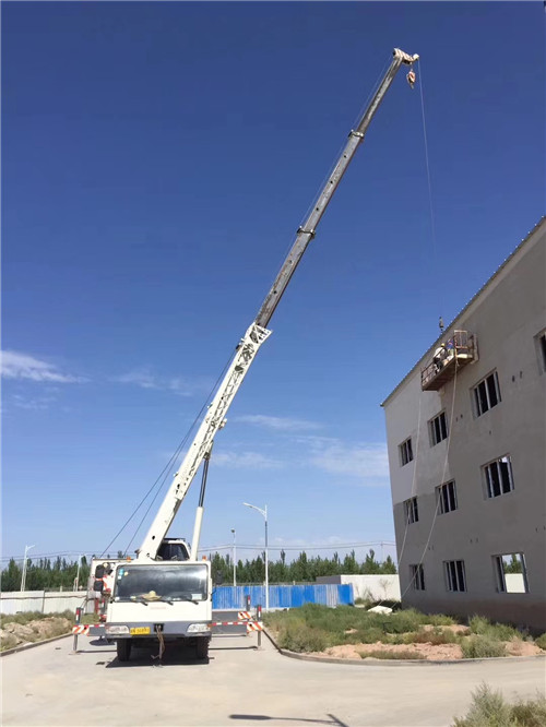 桂平市“轻装强干”—— 吊车的 “轻量化臂架” 技术